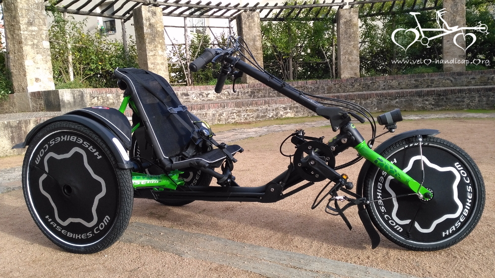 Tricycle couché TRETS vert par Hase pour les enfants en situation de handicap