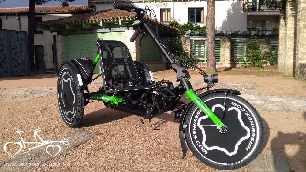 Tricycle couché TRETS vert par Hase pour les enfants en situation de handicap