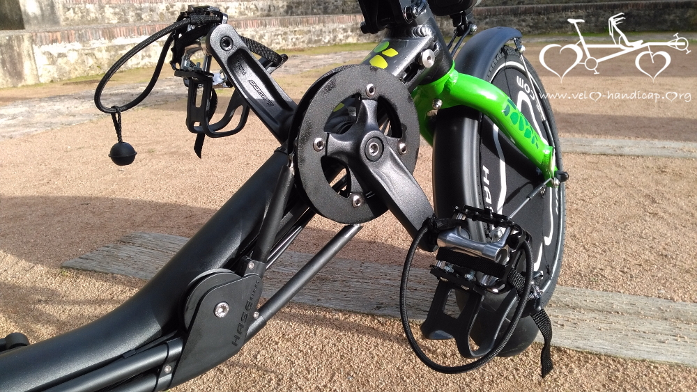 Tricycle couché TRETS vert par Hase pour les enfants en situation de handicap