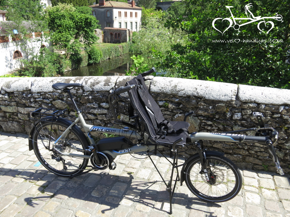 Une autre vue d'un tandem Pino STEPS